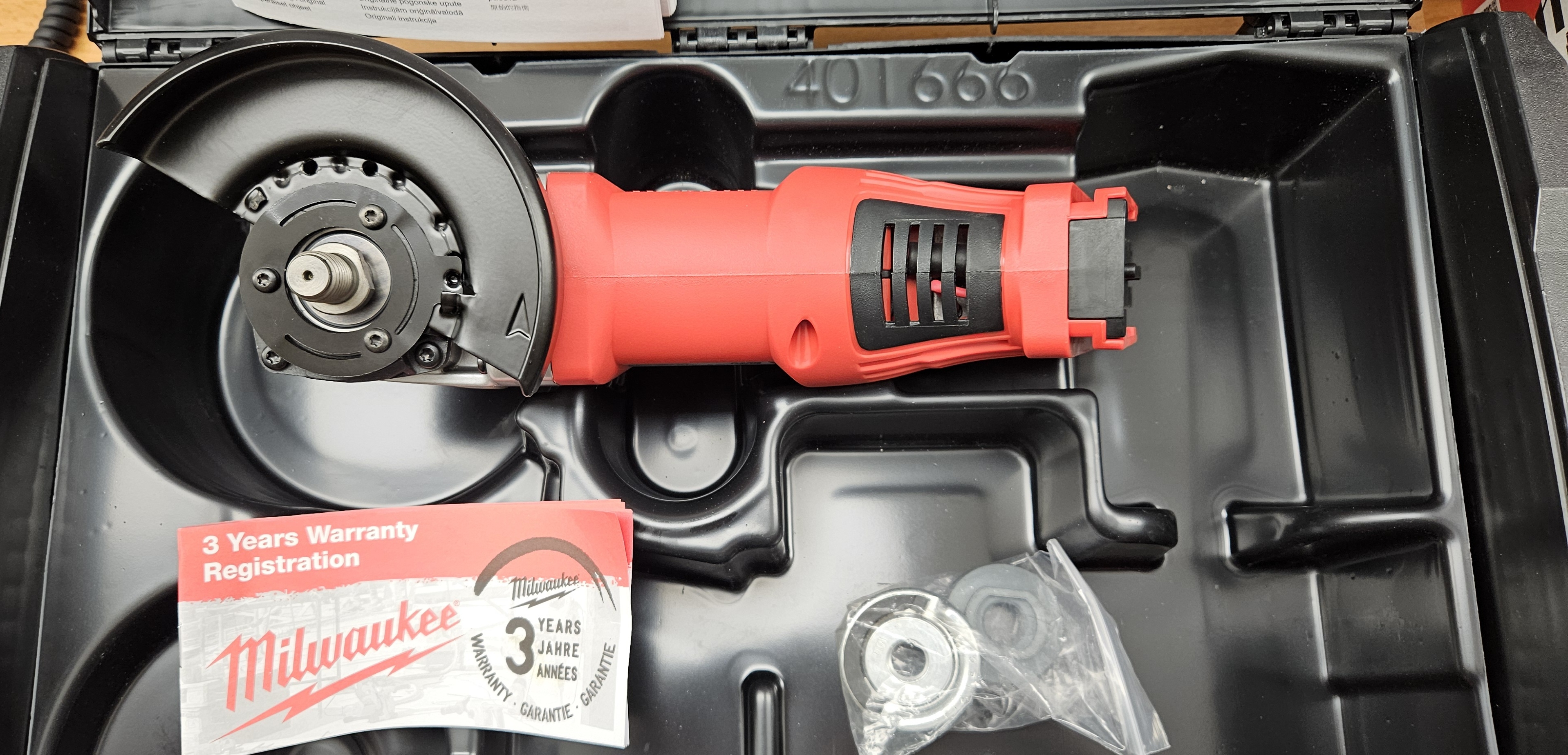 Milwaukee HD28AG115-502X Akku-Winkelschleifer
