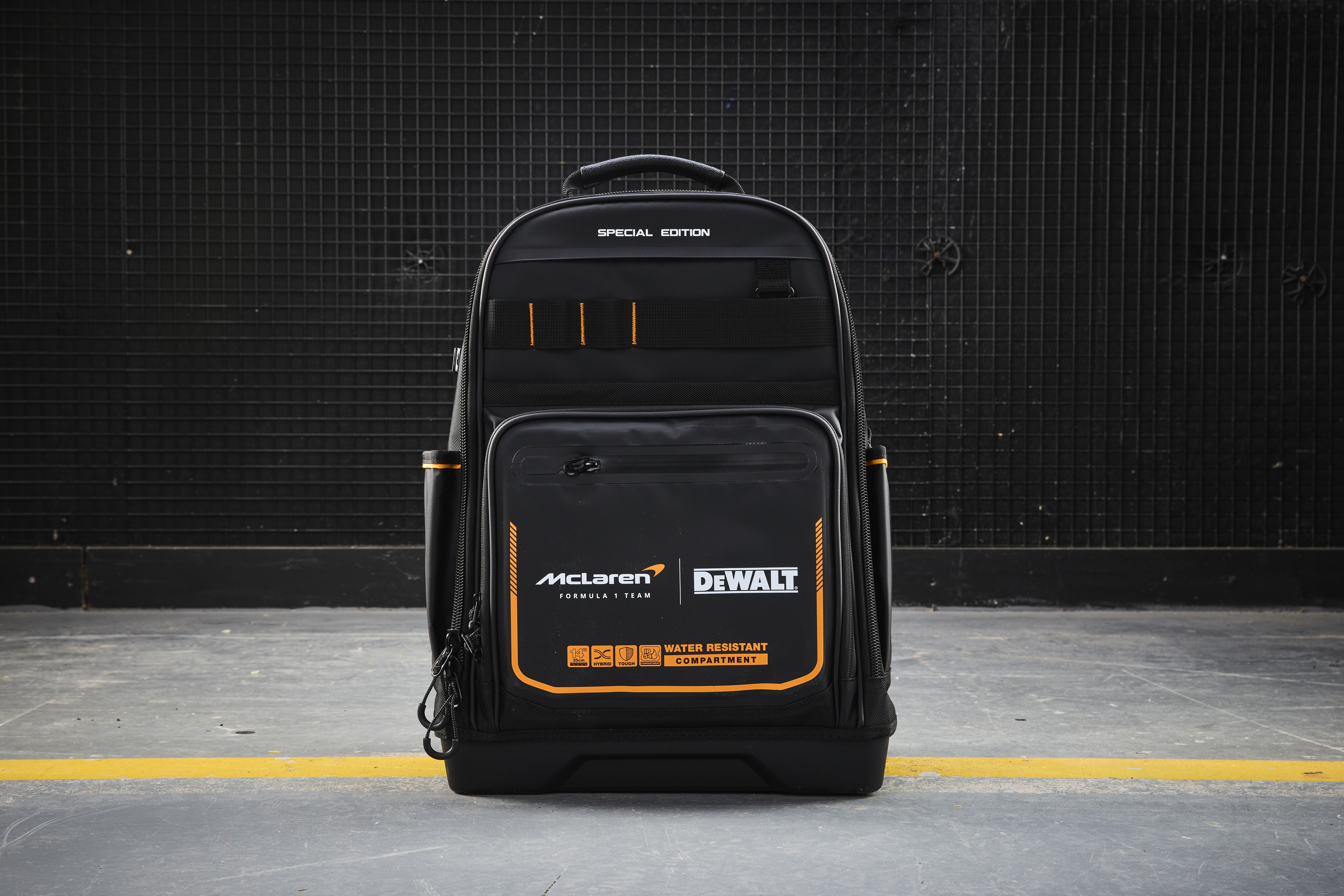 DeWalt/McLaren Werkzeug-Rucksack 24 L mit Laptop-Fach DWST60122-1