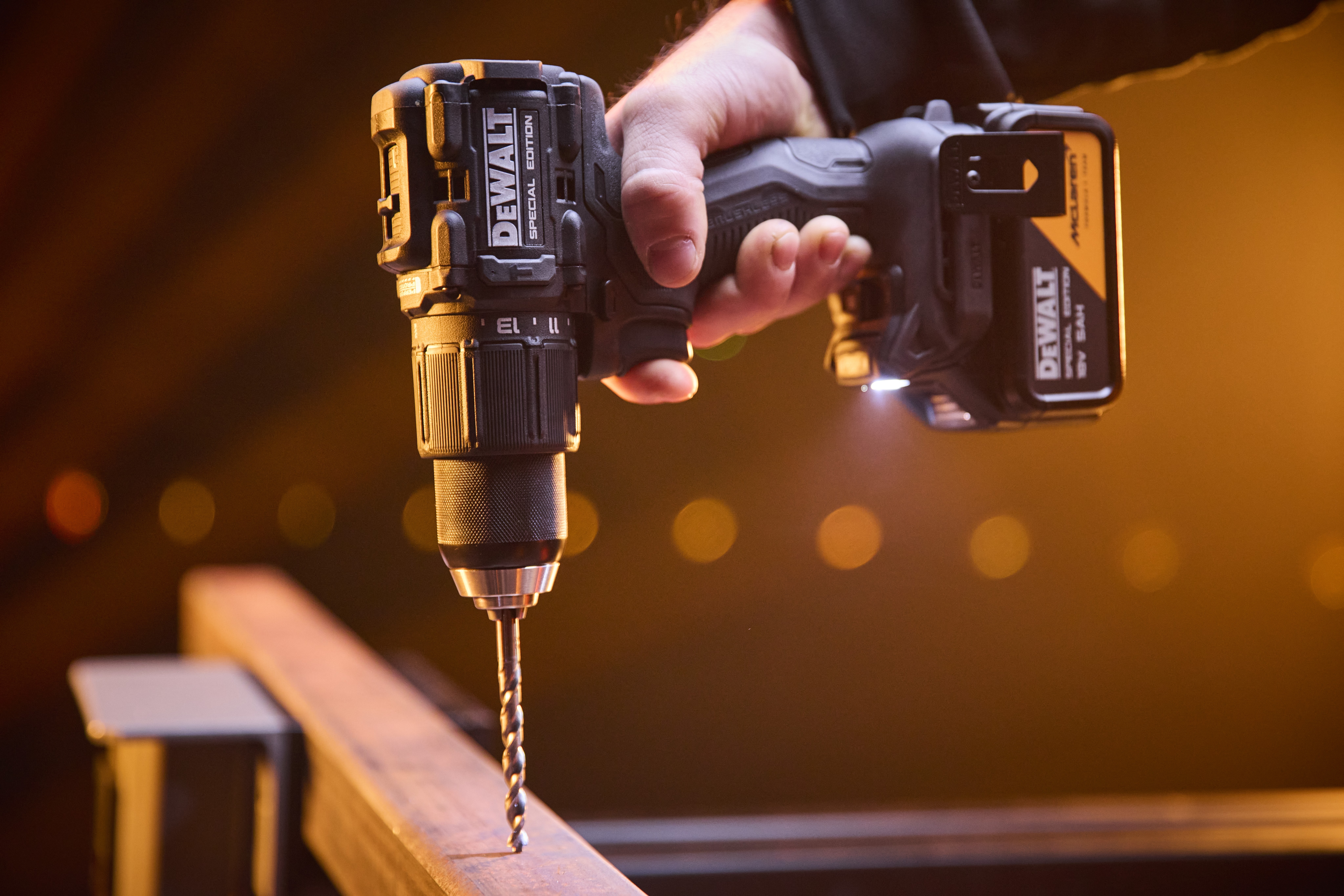 DeWalt/McLaren 18V Kombopack DCK2223MP2T 2xAkku 5Ah (DCD86M+DCG45M) im TSTAK