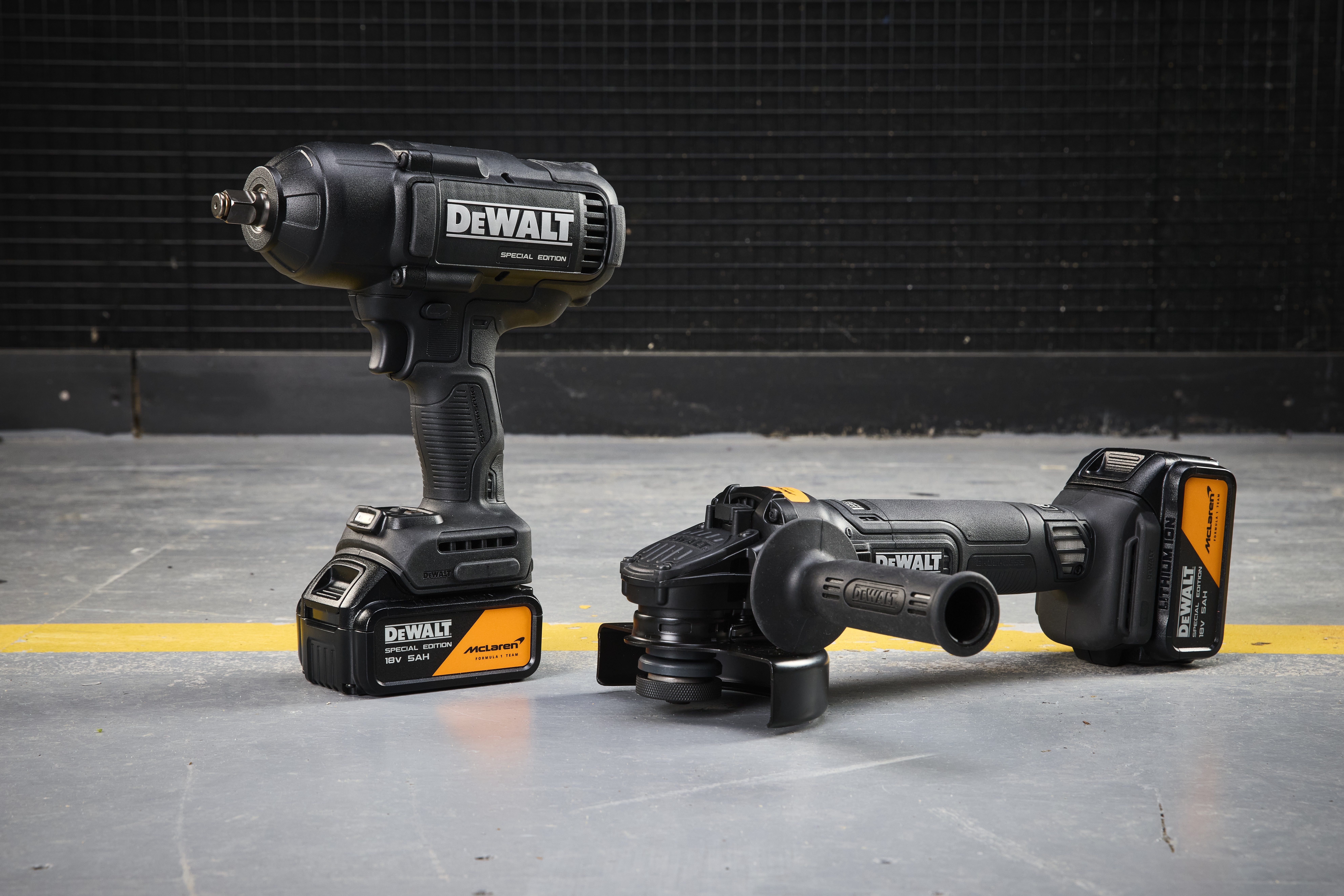 DeWalt/McLaren 18V Kombopack DCK2225MP2T 2xAkku 5Ah (DCG45M+DCF99M) im TSTAK