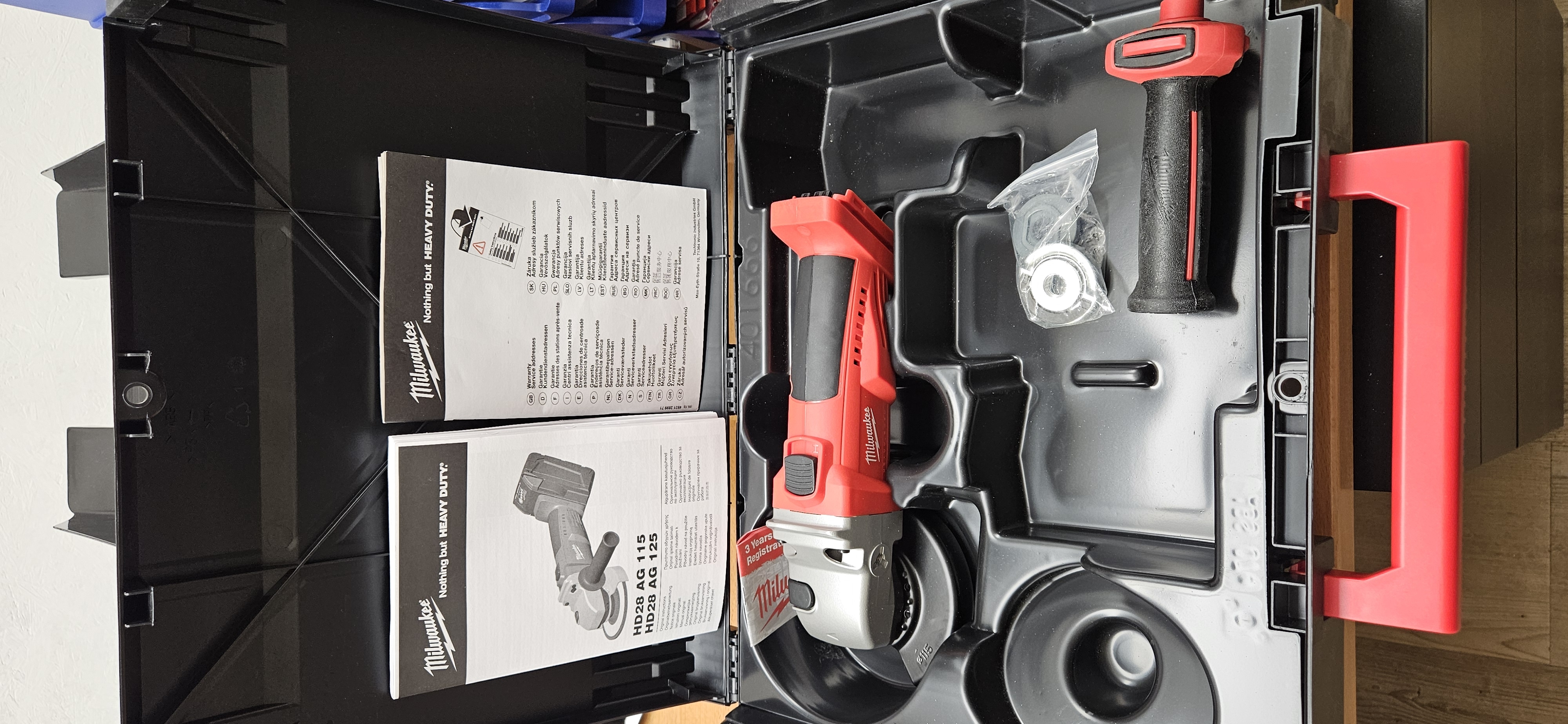 Milwaukee HD28AG115-502X Akku-Winkelschleifer