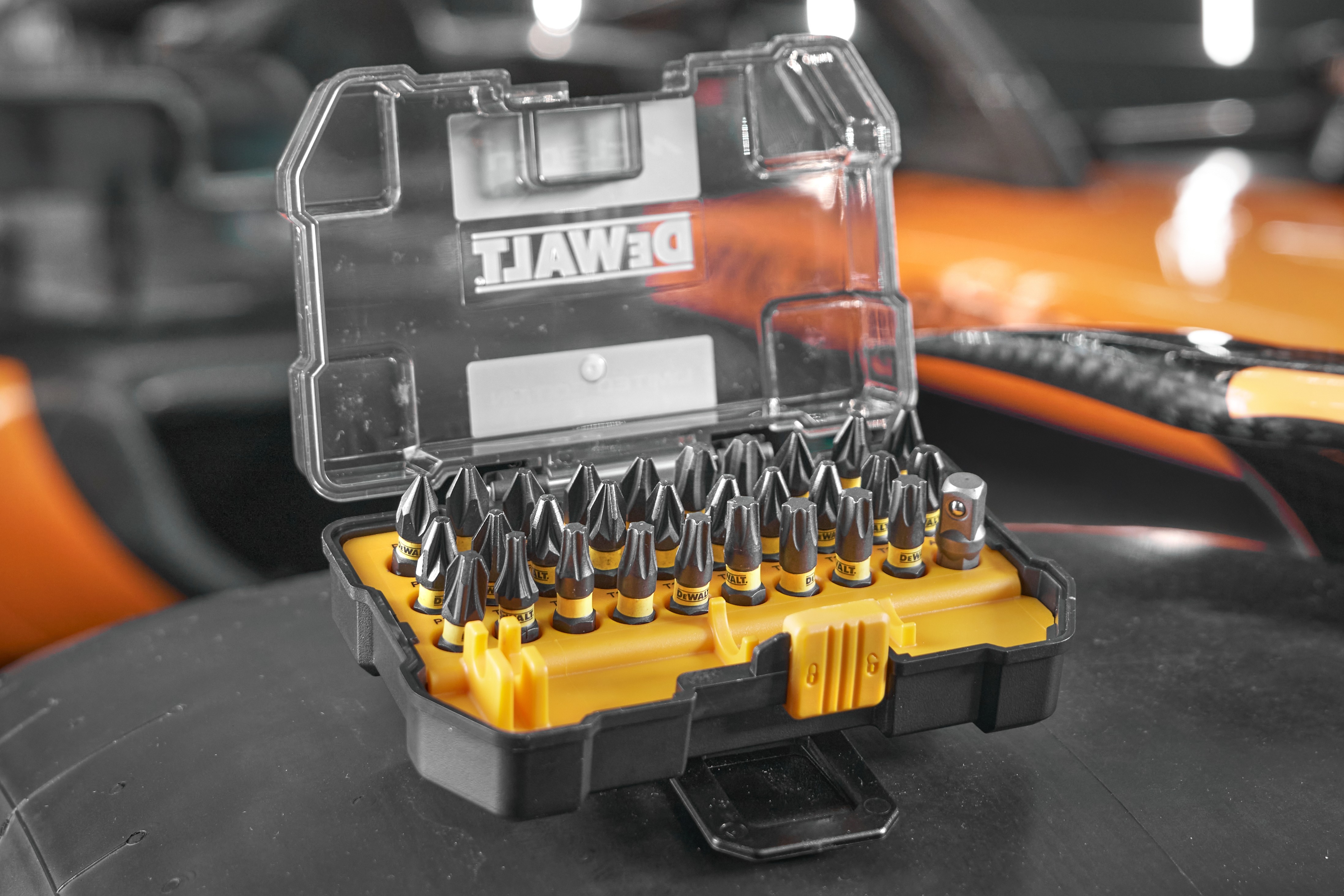 DT70901T-QZ DEWALT x McLaren F1 Team 32-teiliges Bit-Set